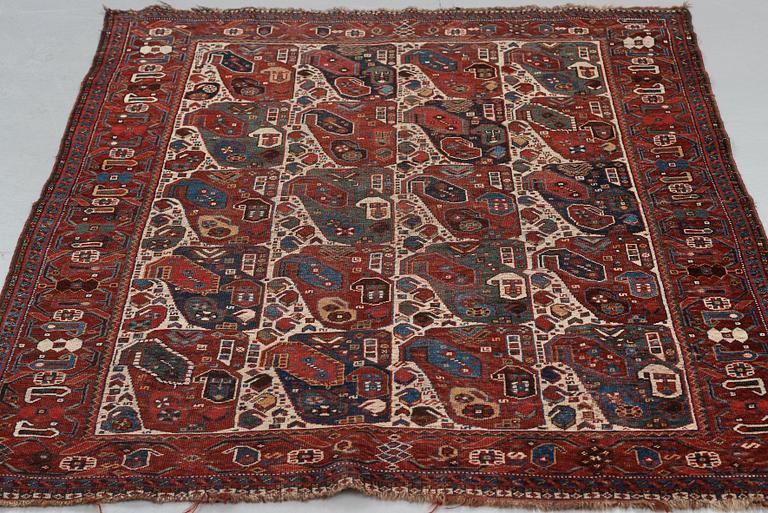 A RUG, antique/semi-antique Qashqai, "Mother-and-Child", ca 184,5 x 149 cm.