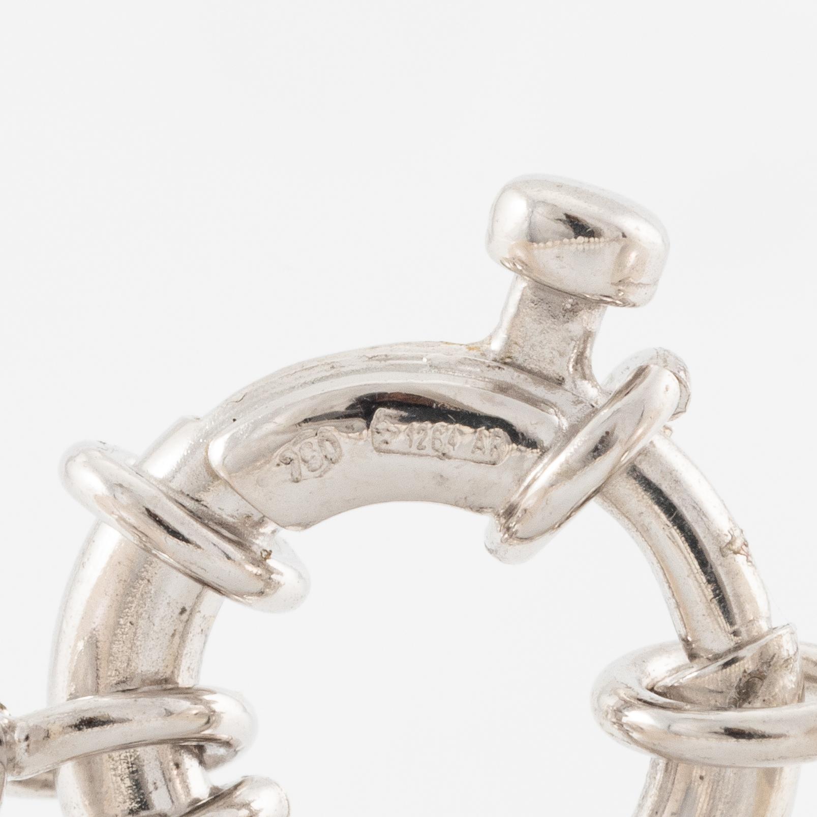 Necklace with cultured freshwater pearls, clasp 18K white gold.