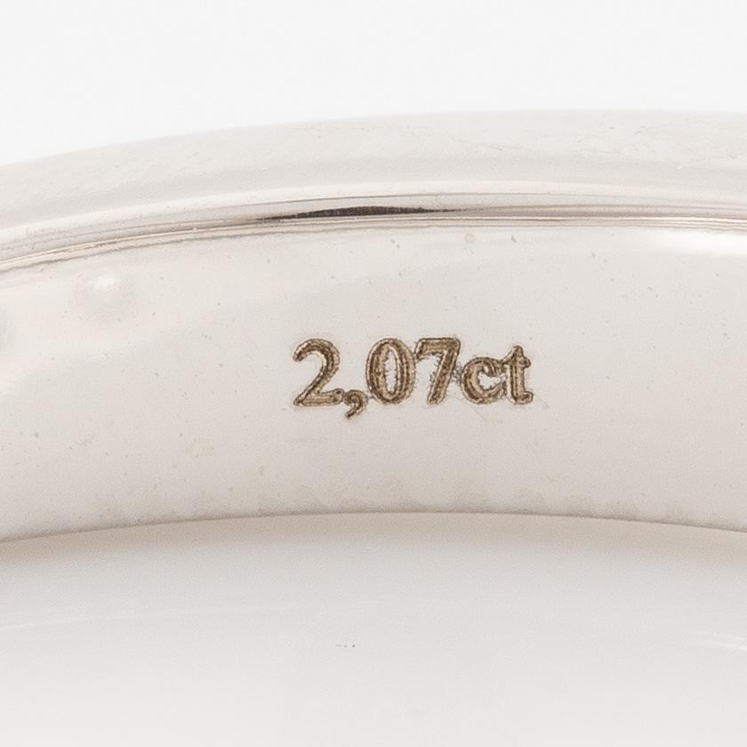 Ring halvallians 18K vitguld med fem briljantslipade diamanter.