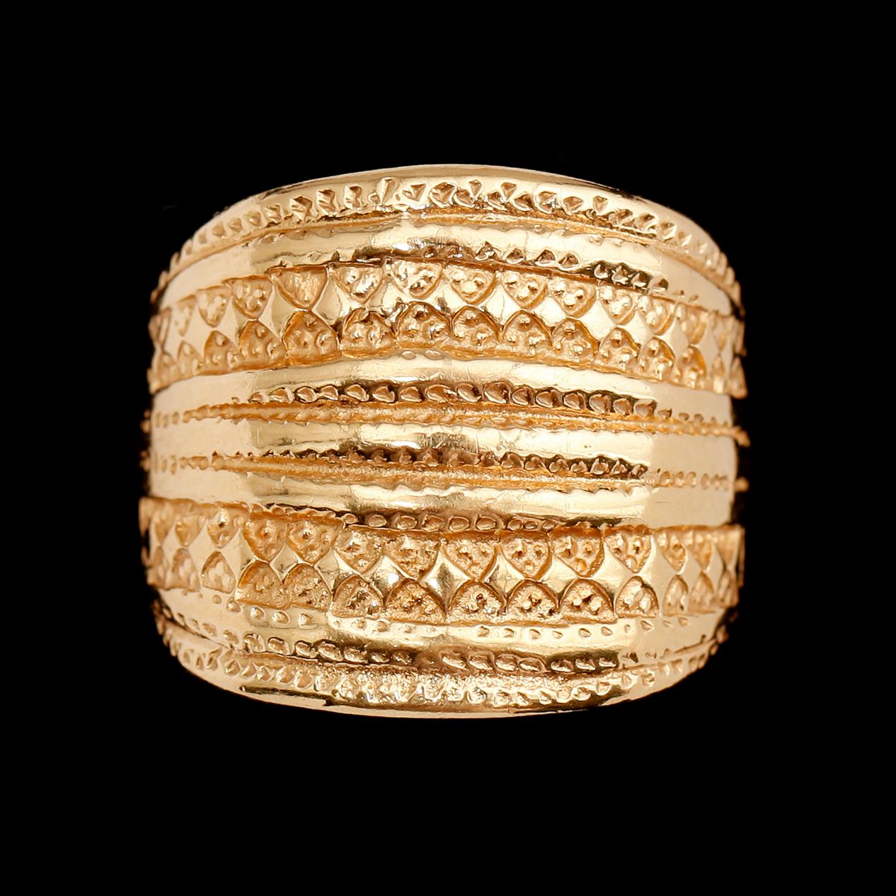 RING, 18 k guld, svenska stämplar BEH. Vikt ca 10 g.