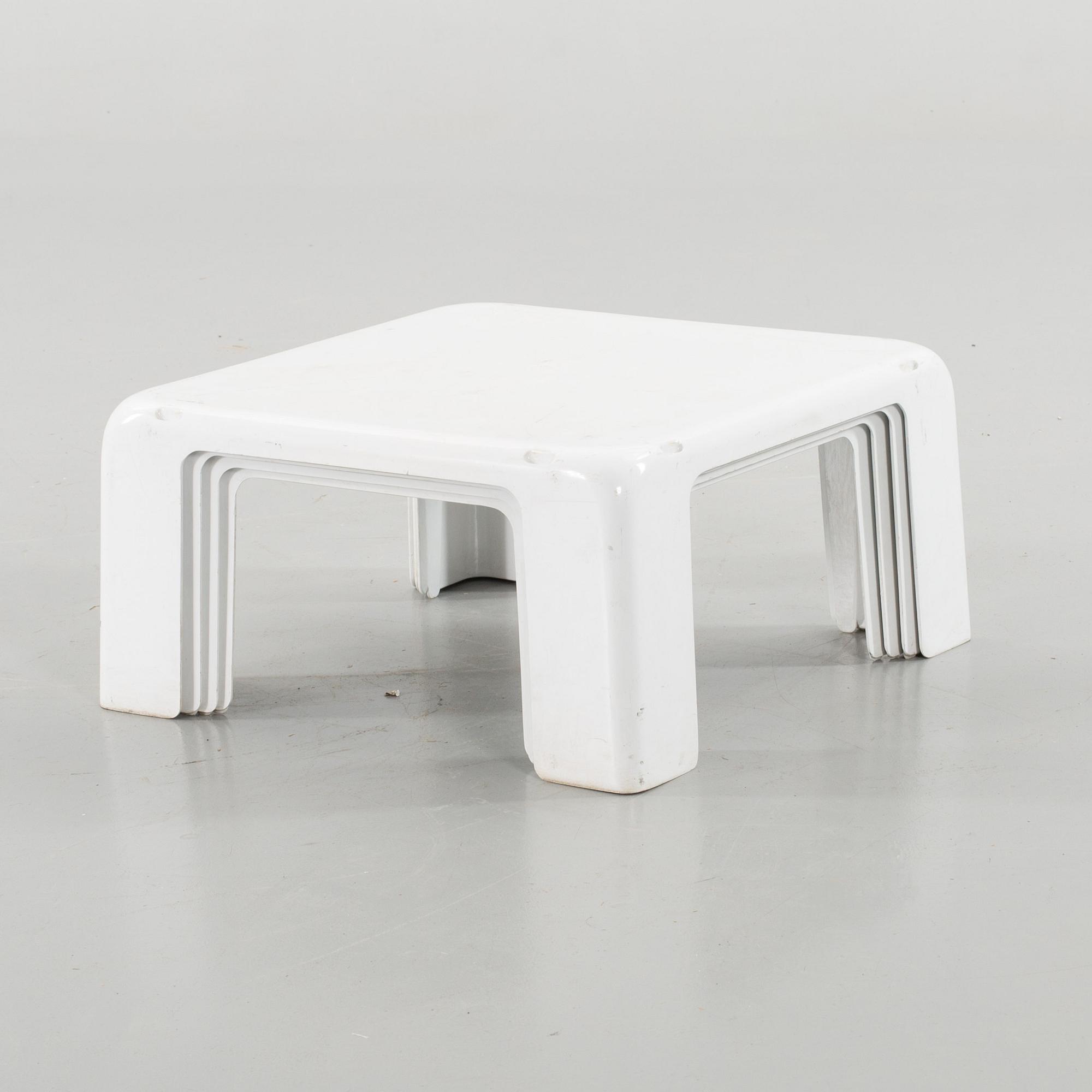 Set of 4 Gatti nesting tablesby Mario Bellini for C & B Italia. 1960's.