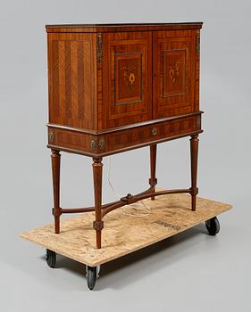 BARSKÅP, gustaviansk stil, 1900-talets mitt/andra hälft.