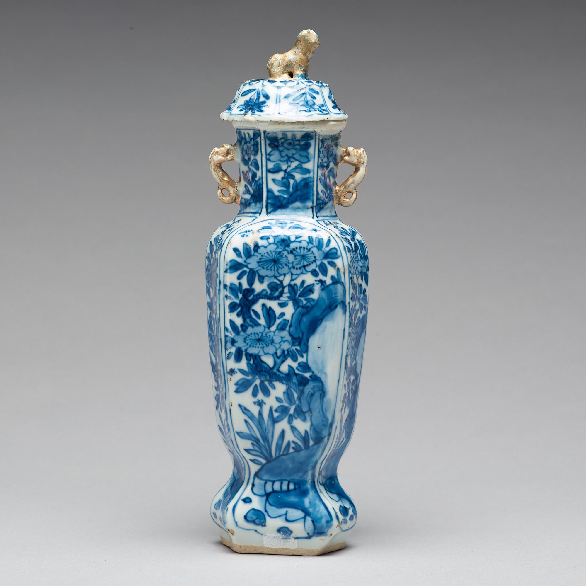VAS med LOCK, porslin. Qingdynastin, Kangxi (1662-1722).