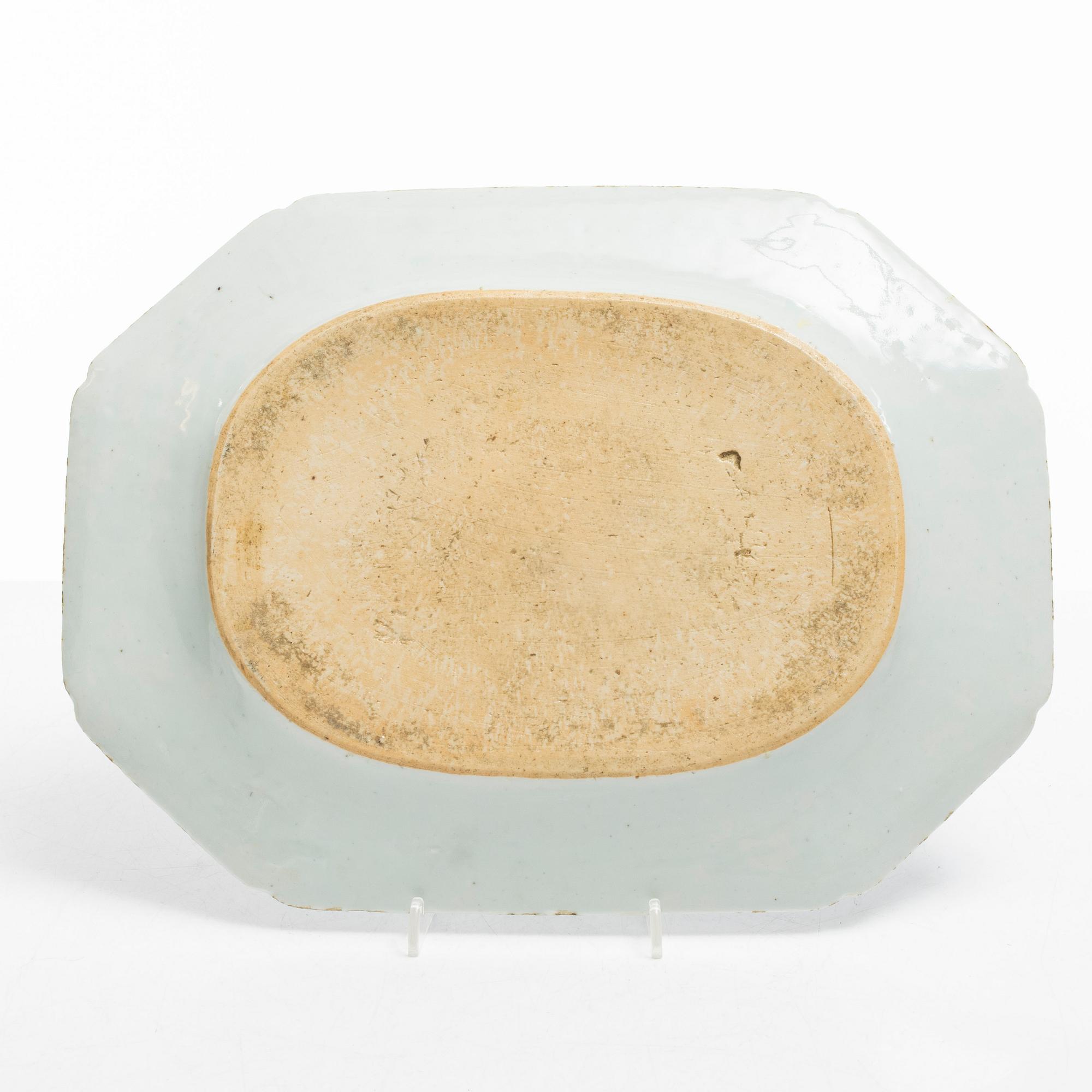 Stekfat, kompaniporslin. Qingdynastin, Jiaqing.