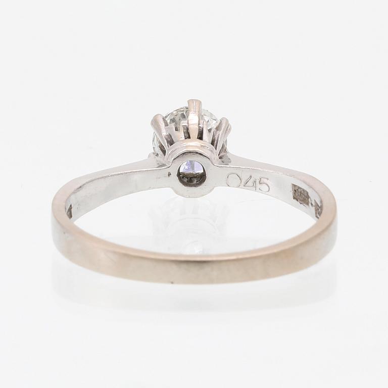 Ring solitär 18K vitguld med en rund briljantslipad diamant.