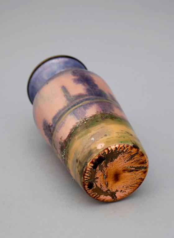 VAS, mässing och emalj, 1900-tal.