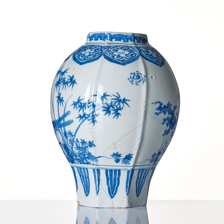 A Dutch faience jar, 18th century.