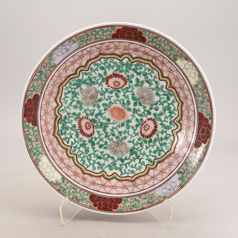 A Chinese Ming style porcelain plate 20th century.