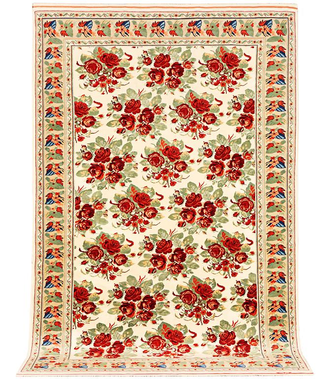 Matta, orientalisk rosenmönstrad, ca. 310 x 196 cm.
