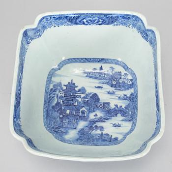 Two blue and white serving dishes and a bowl, Qing dynasty, Qianlong (1736-95).