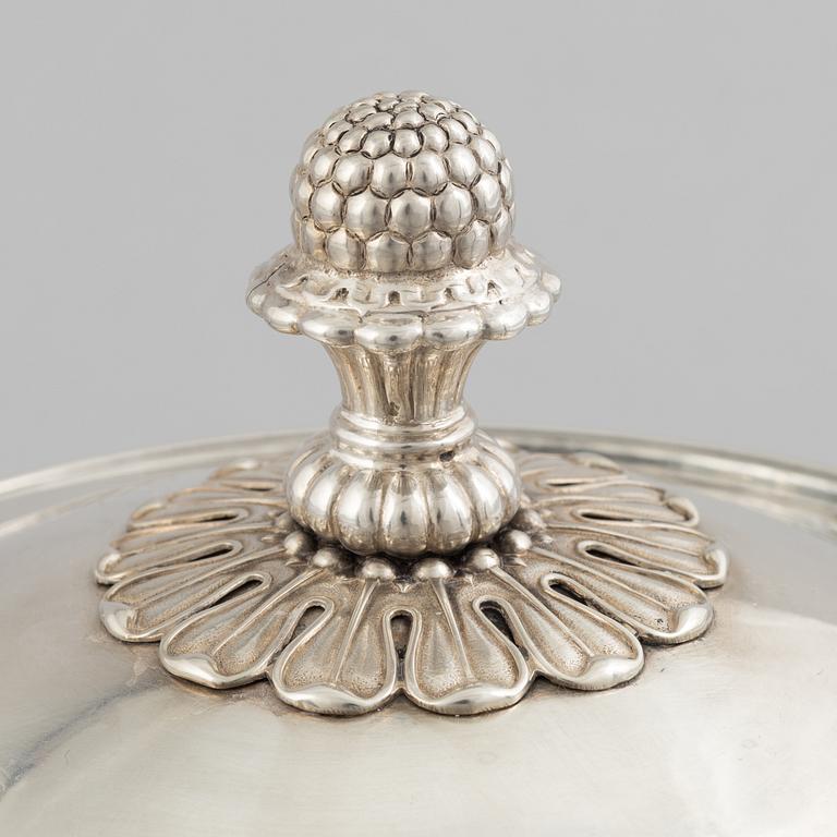 A Swedish silver sugarbowl, marks of Adolf Zethelius, Stockholm 1834.
