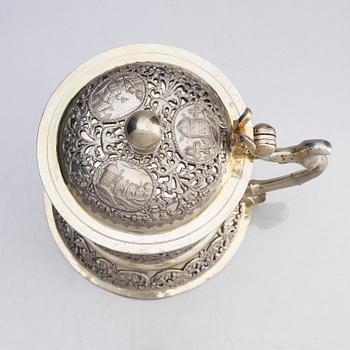 An Augsburg parcel-gilt silver tankard, mark of Daniel Schwestermüller, Augsburg 1685-87.