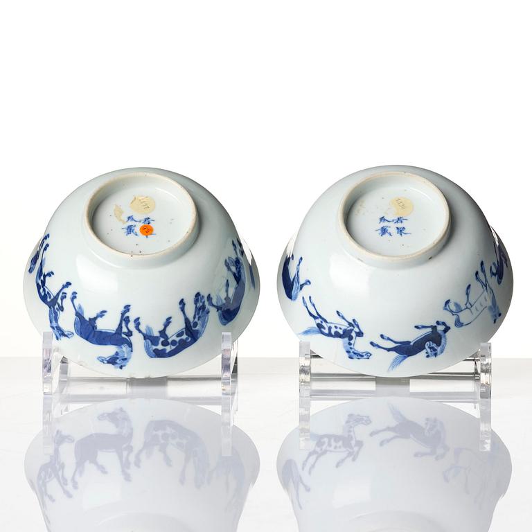 A pair of bowls with covers. Late Qing dynasty.