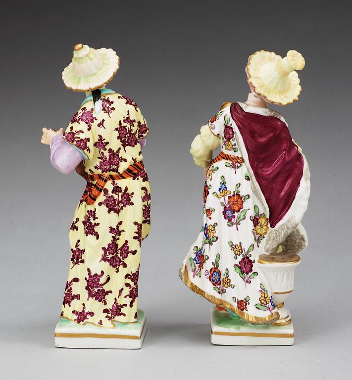 A set of two Berlin 'Chinouserie' figures of musicians, end of 18th Century.