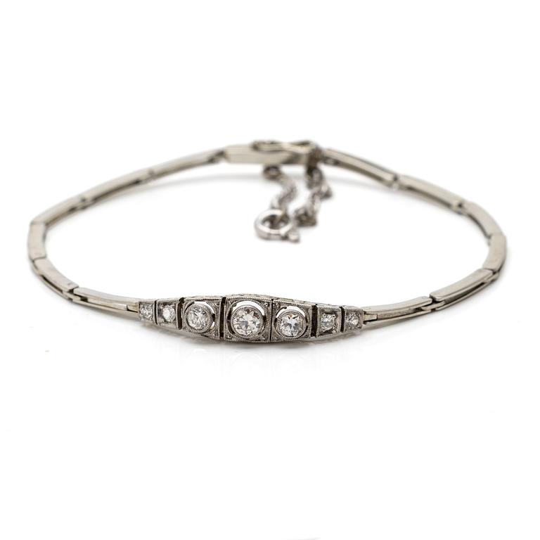 Art Deco 18K white gold and platinum bracelet with diamonds.