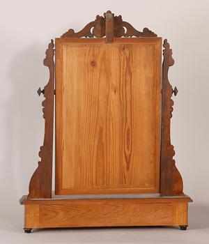 LÅDSPEGEL. Nyrenässans, 1800-talets slut.