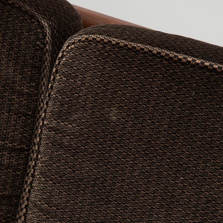 Carl Gustaf Hiort af Ornäs, sohva, "Studio", Puunveisto Oy - Träsnideri Ab 1900-luvun puoliväli.