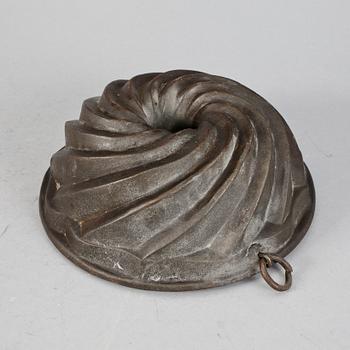 ALADÅBFORM samt KÖTTHACKOR, 2 stycken, 1800-tal.