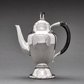 Georg Jensen, a 4 pieces coffee and tea service, Copenhagen 1915-19, 830/1000 silver. Design nr 88.