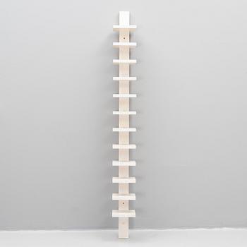 John Kandell, hylla, "Pilaster", Källemo, formgiven 1989.