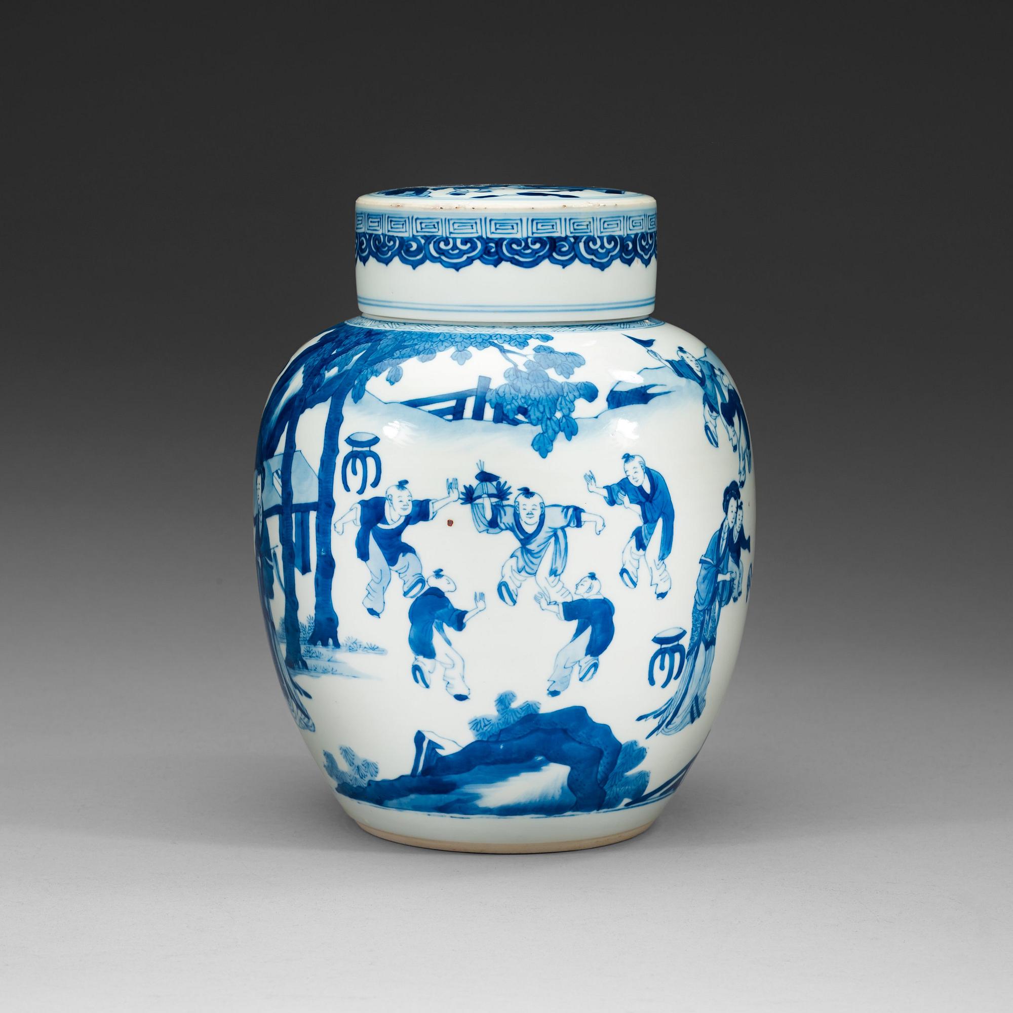 A blue and white jar with cover, Qing dynasty Kangxi (1662-1722).