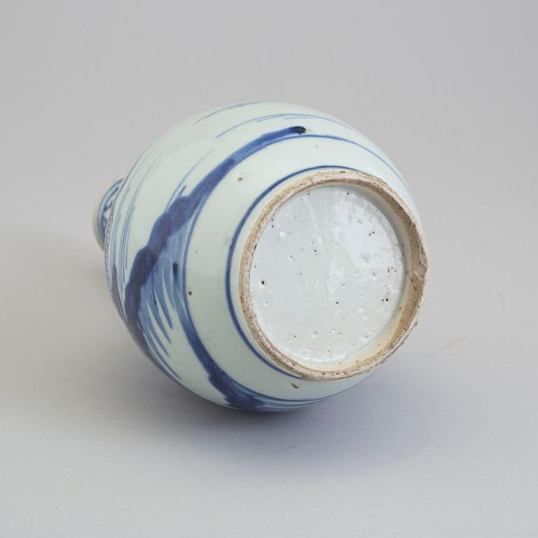 A blue and white vase, Qing dynasty, 18th Century.