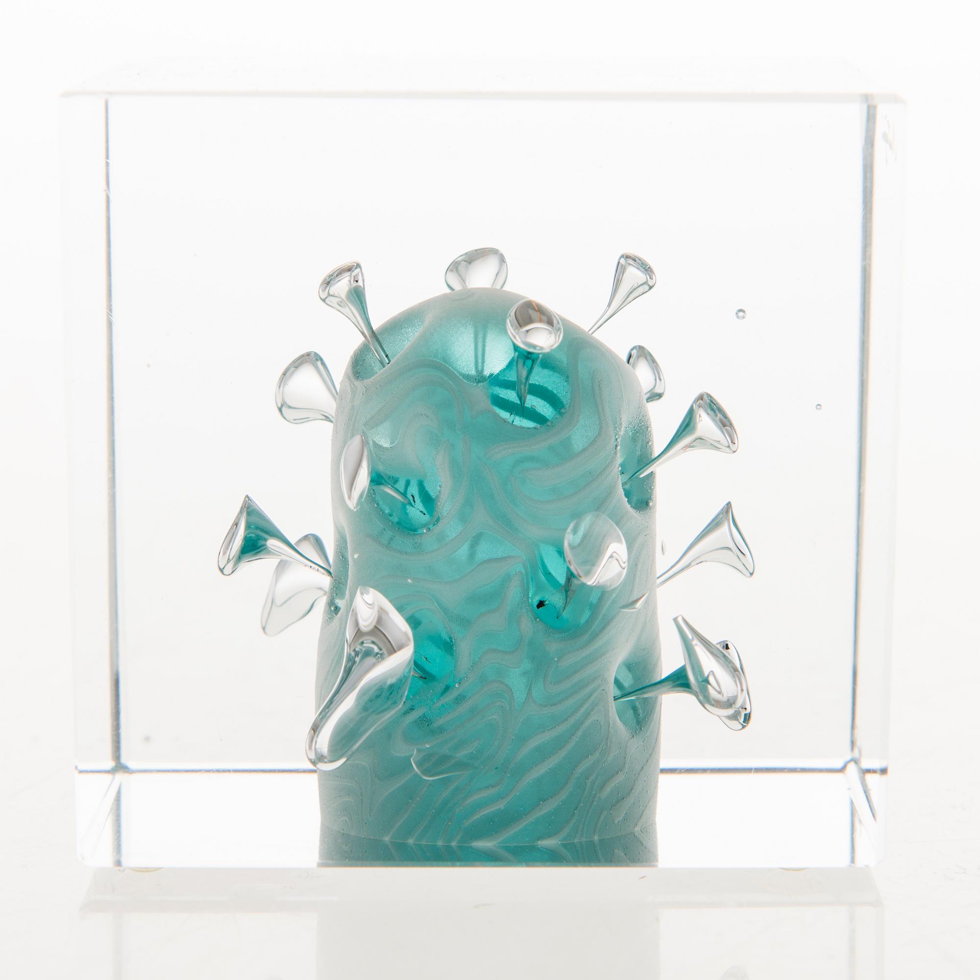 OIVA TOIKKA, AN ANNUAL CUBE, glass, signed Oiva Toikka Nuutajärvi marked 117.