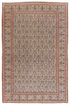 An antique /semi-antique Tabriz carpet, ca 311-315 x 206 cm.