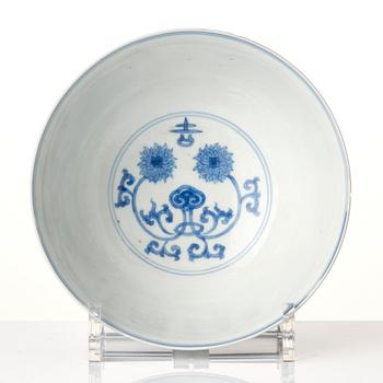 Skål, porslin. Qingdynastin, 1600-tal med Chenghuas märke.