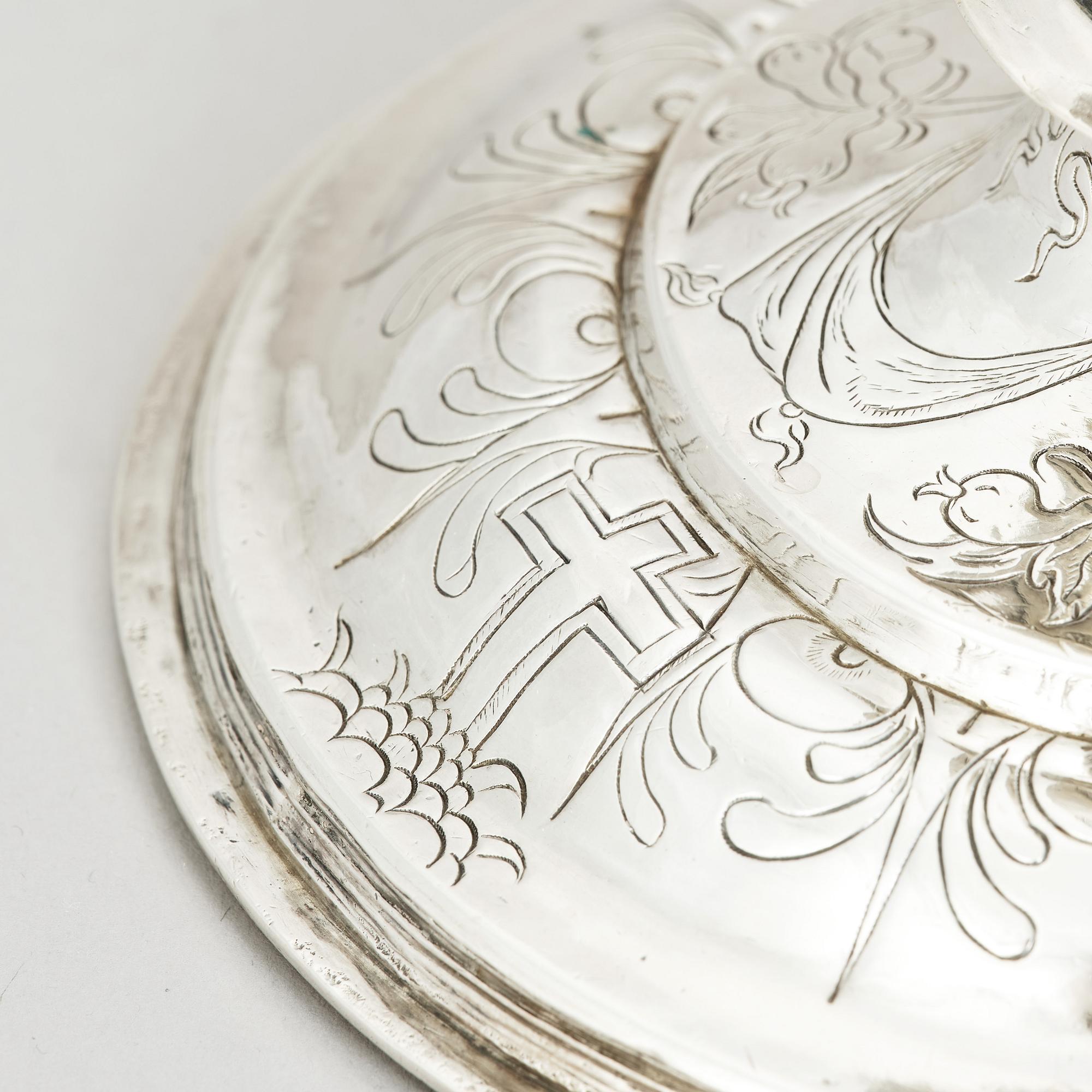 An 18th century silver cup, unmarked.