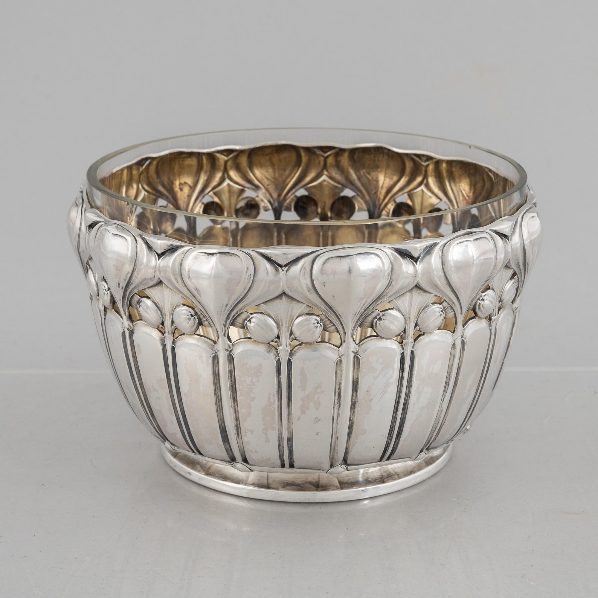 A silver bowl, CG Hallberg Stockholm 1904.