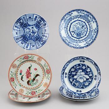 Seven blue and white and famille rose plates, Qing and Ming dynasty, 17-18th century.