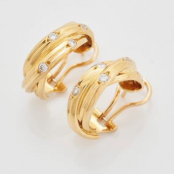 Cartier ett par örhängen "Trinity" 18K guld med runda briljantslipade diamanter.