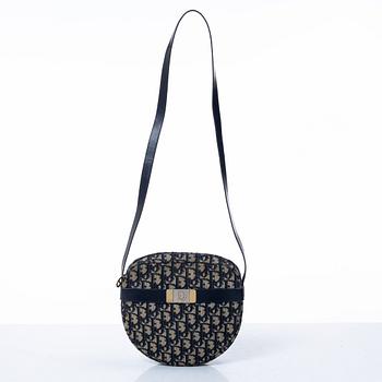 Christian Dior, Translation: "bag, vintage.".