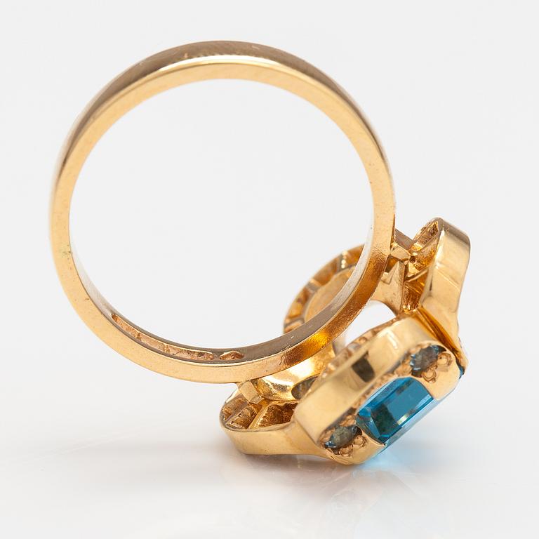 An 18K gold ring "Catherine Jagiellon" with diamonds ca 0.37 ct in total and topazes. Ofelia Jewelry, Helsinki 1998.