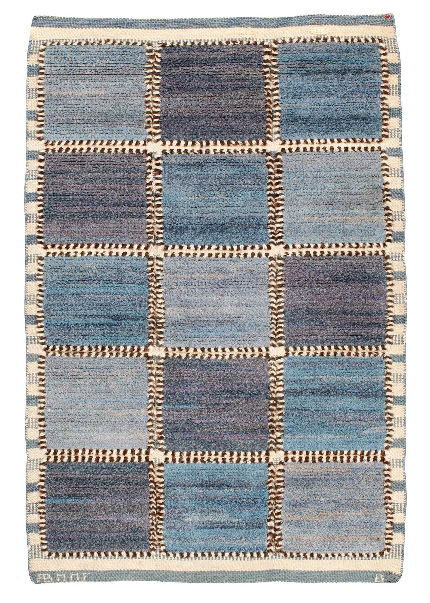 CARPET. "Gyllenrutan blå". Knotted pile in relief. 140 x 94 cm. Signed AB MMF BN.