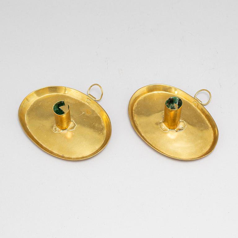 LJUSSTAKAR, ett par, mässing, 1700-tal.