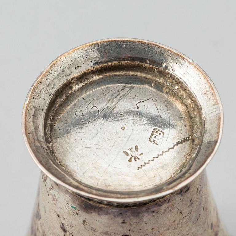 Thomas Beckman d.y. (1727-1759), bägare, silver, Örebro samt dosa och kopp, silver, 1800/1900-tal.