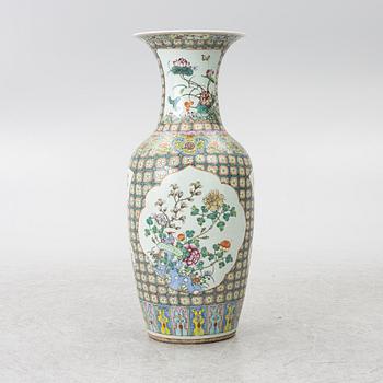 Floor vase, porcelain, China, first half of the 20th century.
