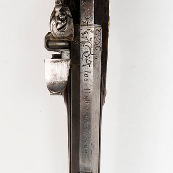 A Flintlock short rifle, circa 1780.