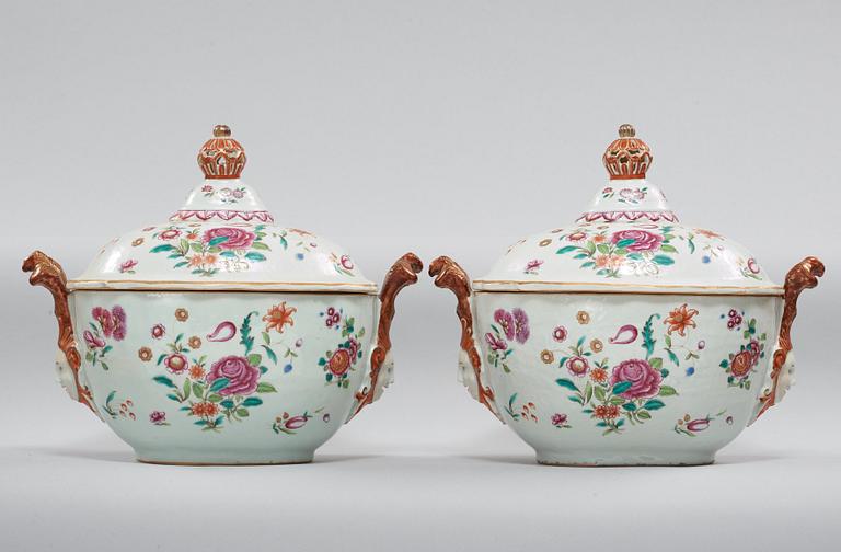 An export porcelain famille rose dinner service, Qing dynasty, Qianlong (1736-1795), (59 pc).