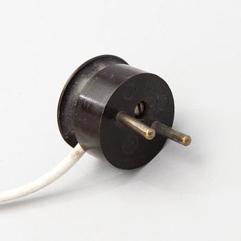 PAAVO TYNELL, PÖYTÄVALAISIN, malli 5066, Taito Oy, 1940-luku.