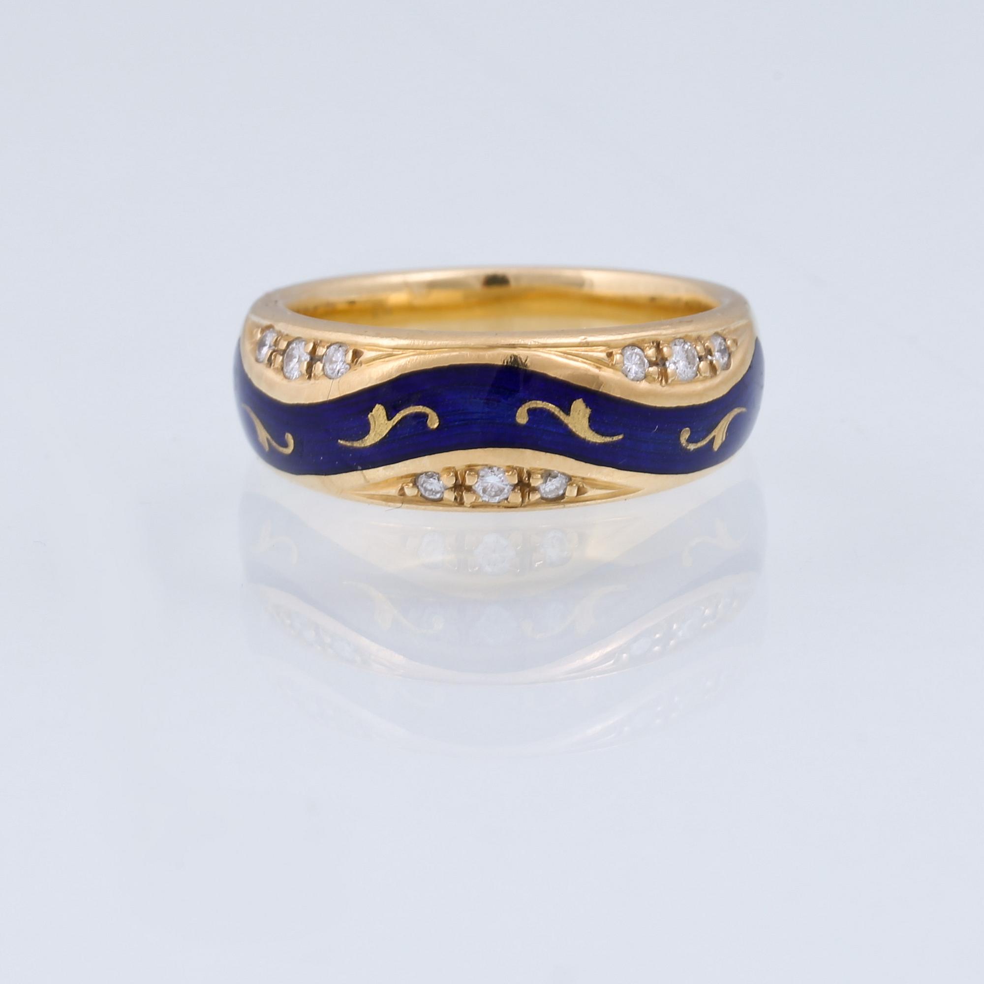 RING, 18K guld med diamanter samt blå emalj, Fabergé, modell F1815 nr 39/1000. Vikt 10,2 gram.
