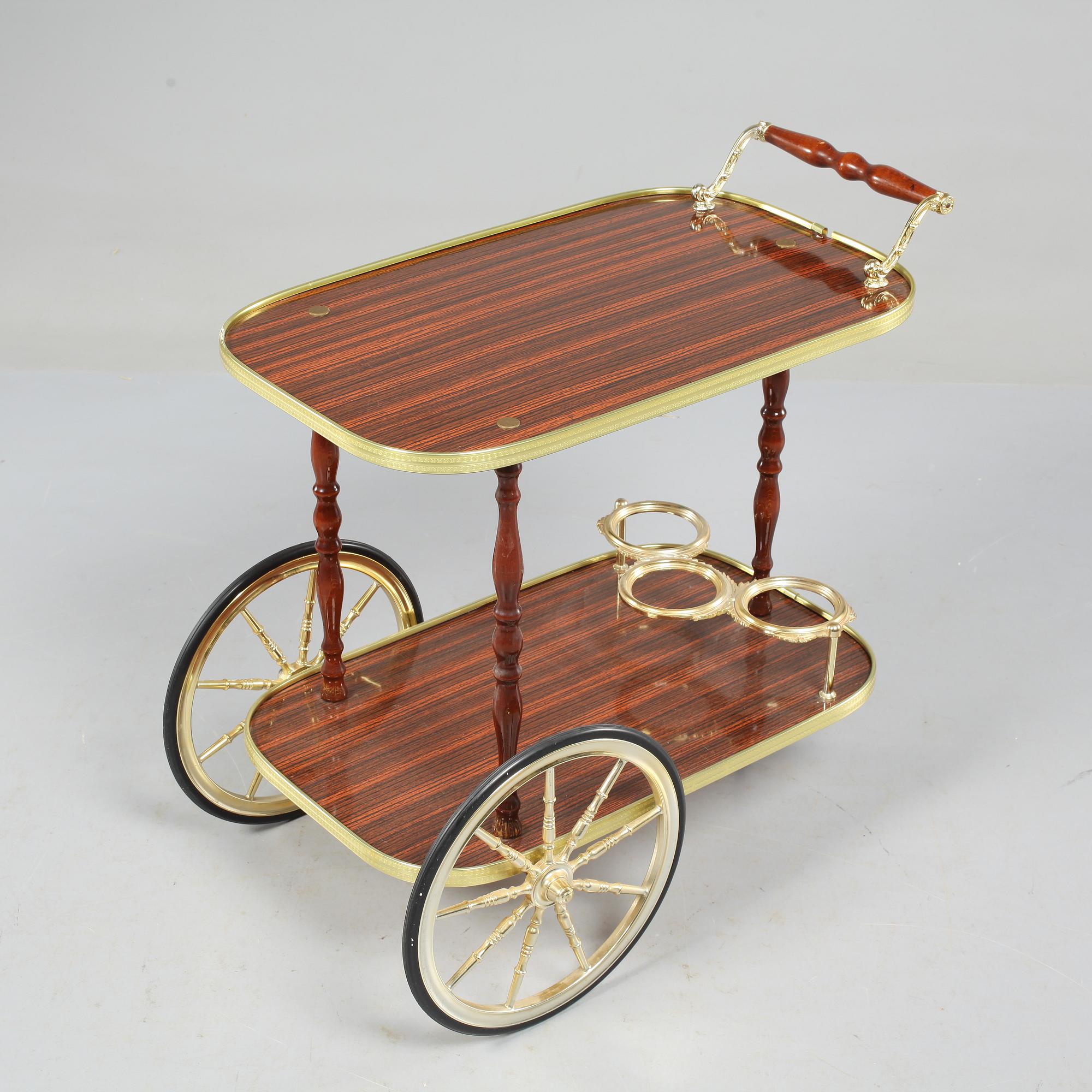 SERVERINGSVAGN, 1900-talets andra hälft.