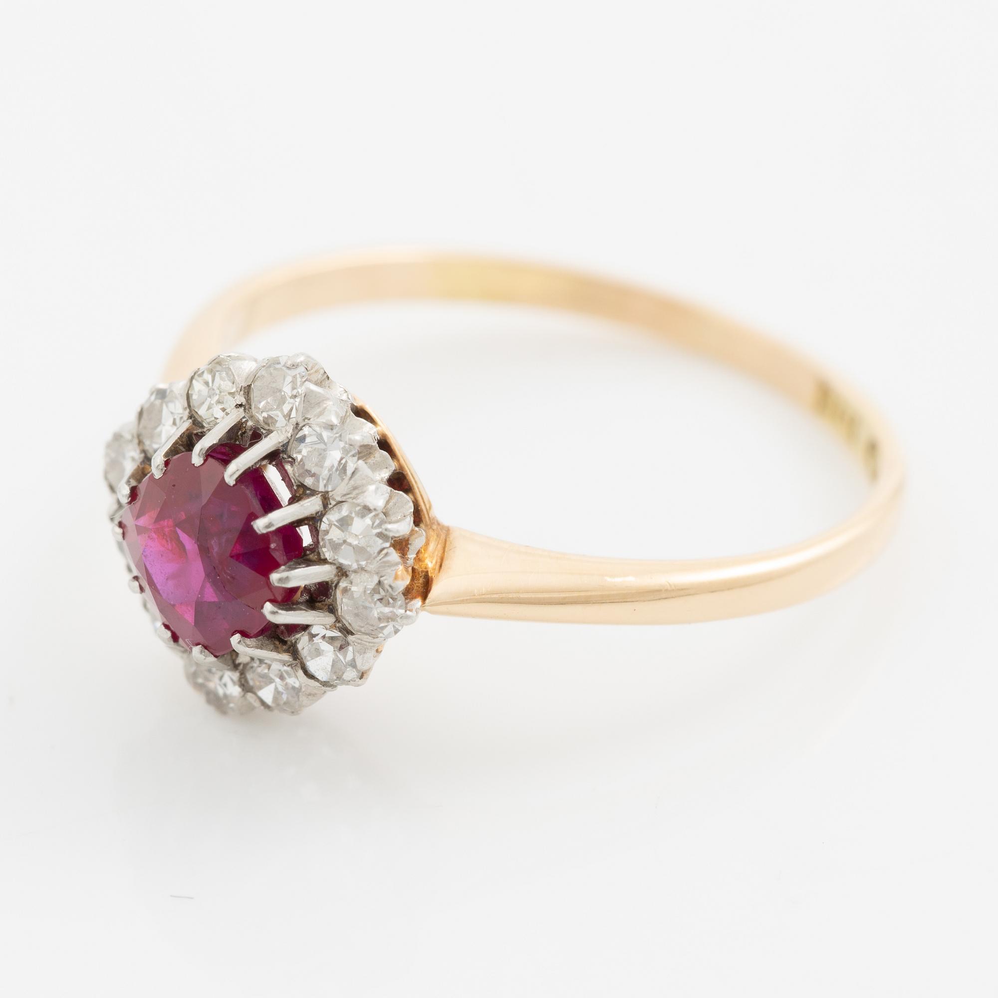 Ring in 18K gold set with a faceted synthetic ruby and eight-cut diamonds.