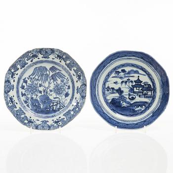 A group of six Chinese blue and white dishes, Qing dynasty, 18th and 19th century.