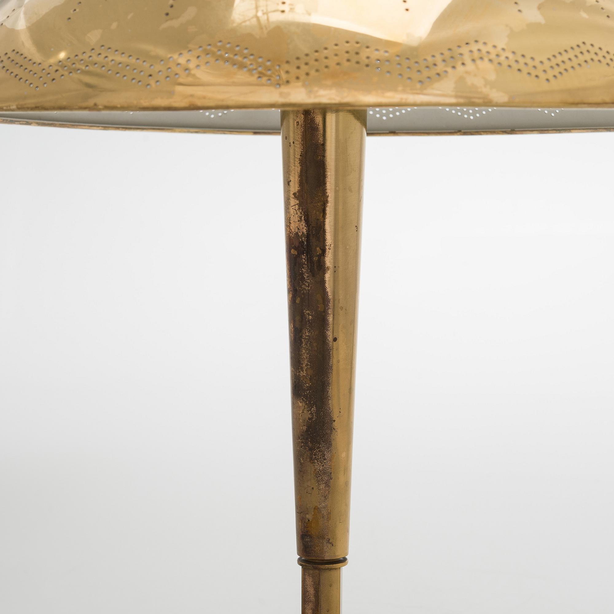 Paavo Tynell, A mid-20th century '5061' table lamp for Taito Finland.