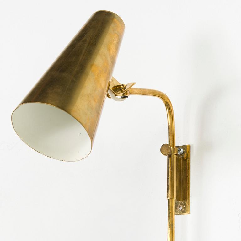 Paavo Tynell, a pair of mid-20th century '9459' wall lights for Taito.