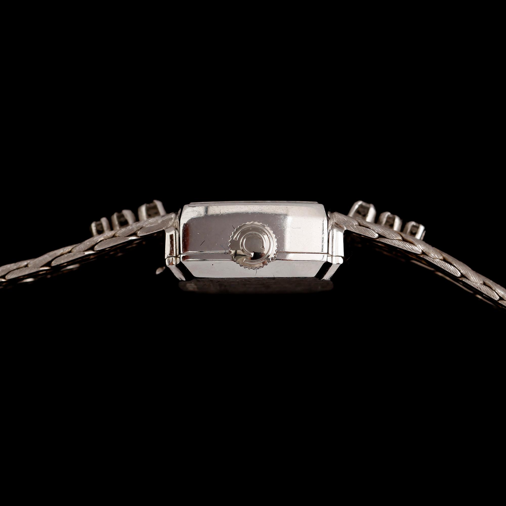 DAMARBANDSUR, 18 k vitguld, briljantslipade diamanter, Certina, Total vikt ca 25 g.