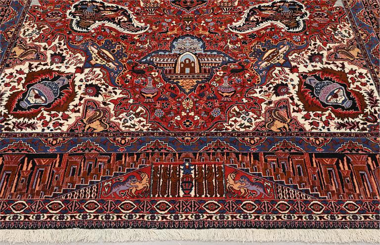 A Bidjar carpet, c. 332 x 255 cm.